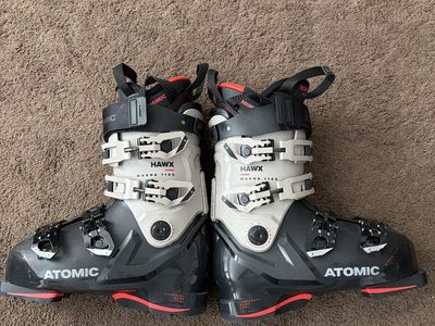 Used Atomic Hawx Magna 110 S Ski Boots Size 25-25.5