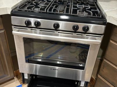 Bosch 500 Stainless Steel Gas Range Oven with 5 Burners True Convection