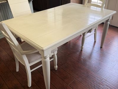 Beautiful dining table & two chairs