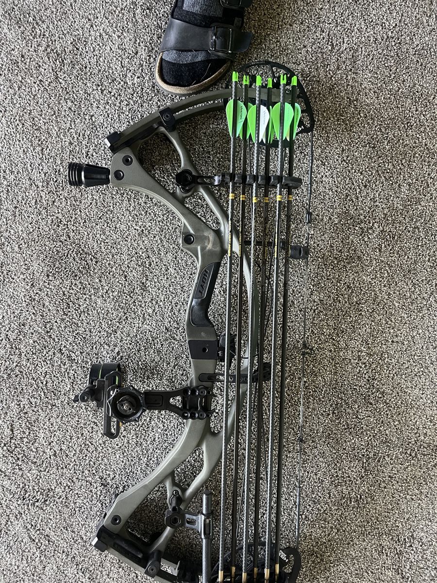 Hoyt Carbon RX-7