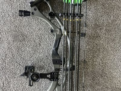 Hoyt Carbon RX-7