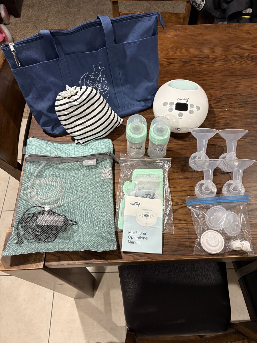 Motif Luna Breast Pump Kit with Tote Bag, Bottles & Accessories