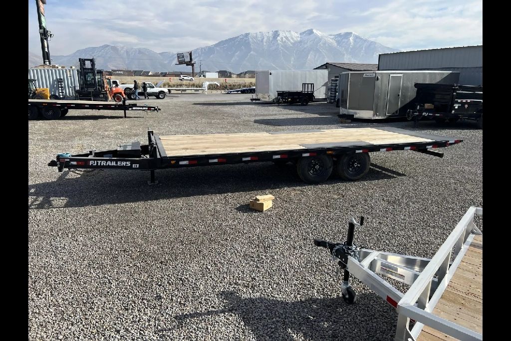 2027 PJ Trailers 8.5x22 Deckover Tilt (T8) Equipme