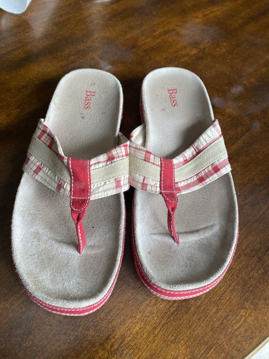 Bass brand flip flops