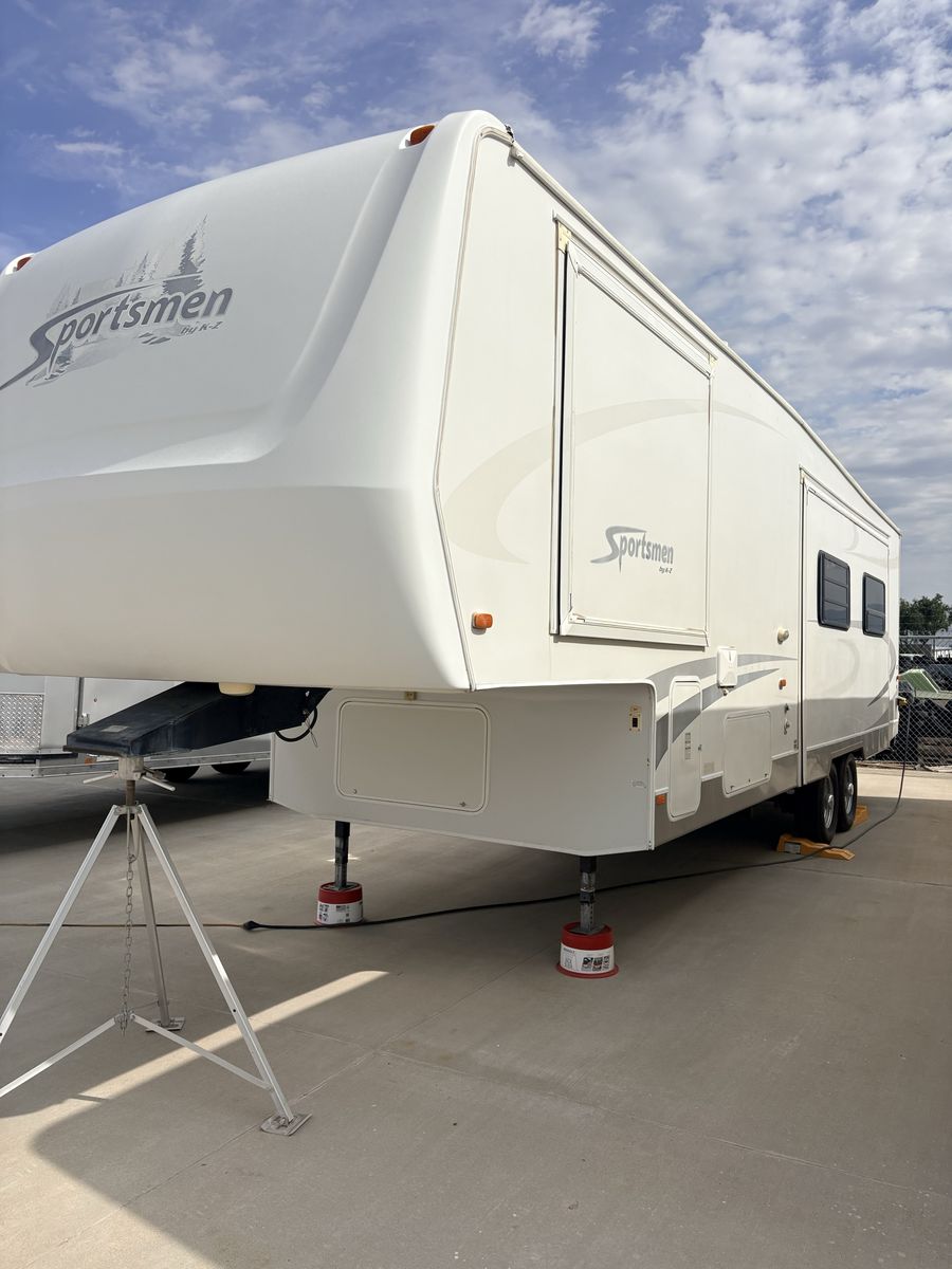 KZ Sportsmen 3052 Fifth Wheel Travel Trailer