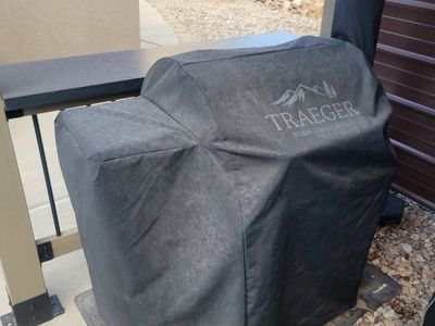 Traeger Pro Series 22 Wood Pellet Grill - Bronze/Black, Works Great, Cover Included & front tray