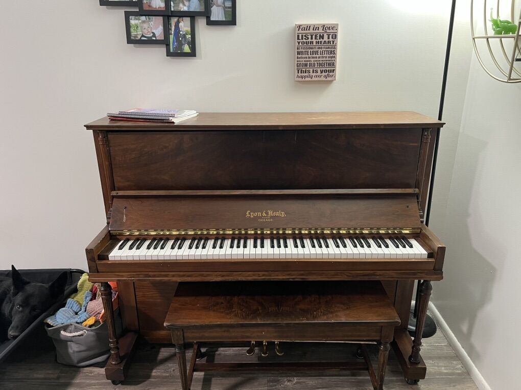 ANTIQUE Lyon And Healy Upright Piano