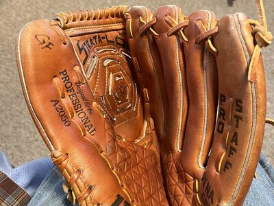 Wilson A2050 Right throw Baseball Glove
