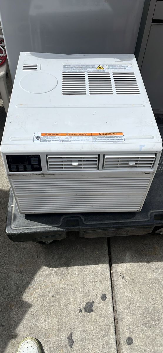 WHIRLPOOL 14,000 BTU AIR-CONDITIONER 240V