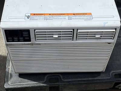 WHIRLPOOL 14,000 BTU AIR-CONDITIONER 240V