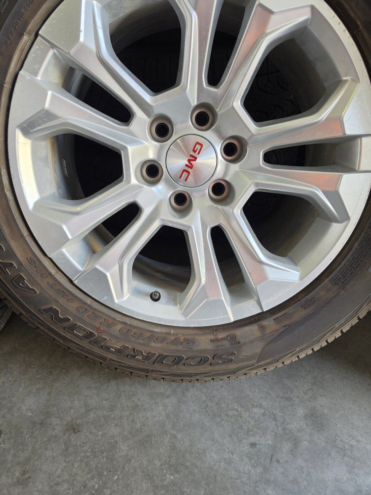 20" GM wheels with new tires Pirelli