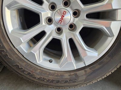 20" GM wheels with new tires Pirelli