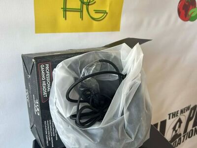 Combatwing M180 Pro Gaming Headset – LED, Noise-Reducing Mic!