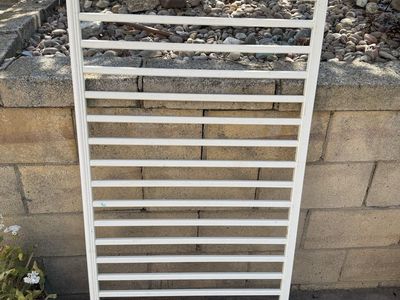 Could be a crib but some hardware is missing. Art Project? Trellis? Barrier? Gate? In good condition.