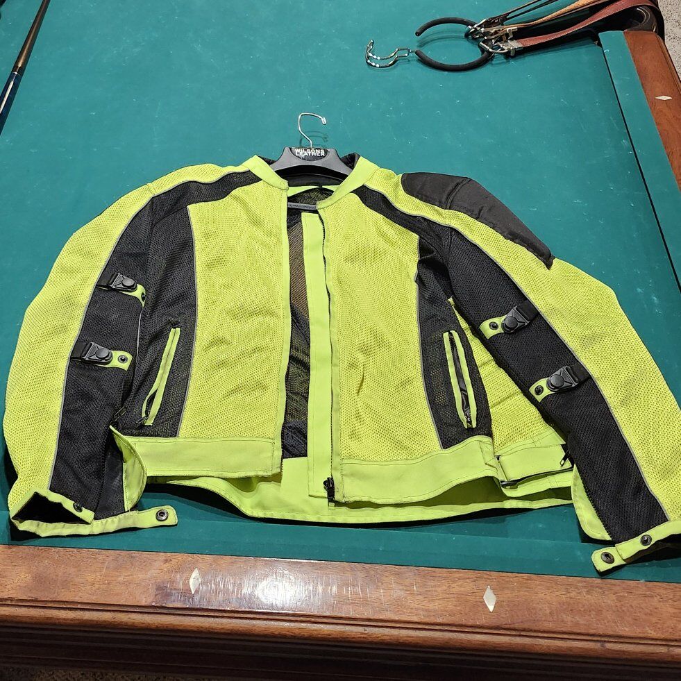 Motorcycle jacket - armored/padded