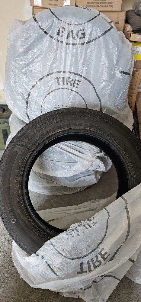 Michelin 225/60 R18 100H Premier LTX All-Season Tire - 18 inch, Blackwall, Long-Lasting Tread