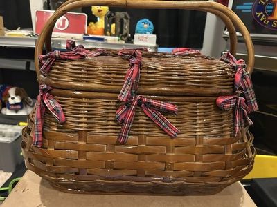 Beautiful Picnic Basket with blanket for 4.