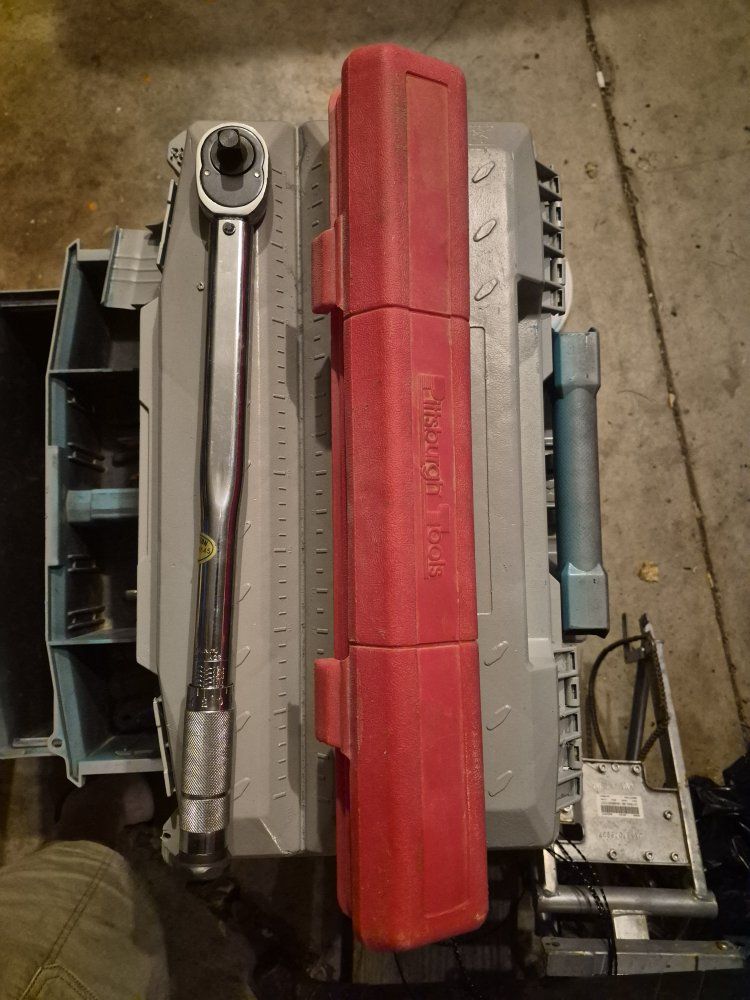 Pittsburgh Tools Click-Type Torque Wrench with Storage Case