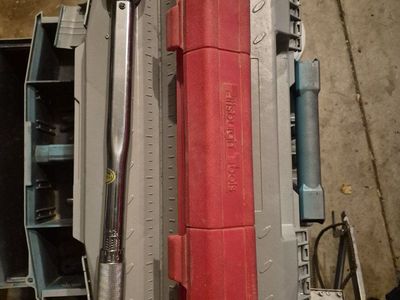 Pittsburgh Tools Click-Type Torque Wrench with Storage Case