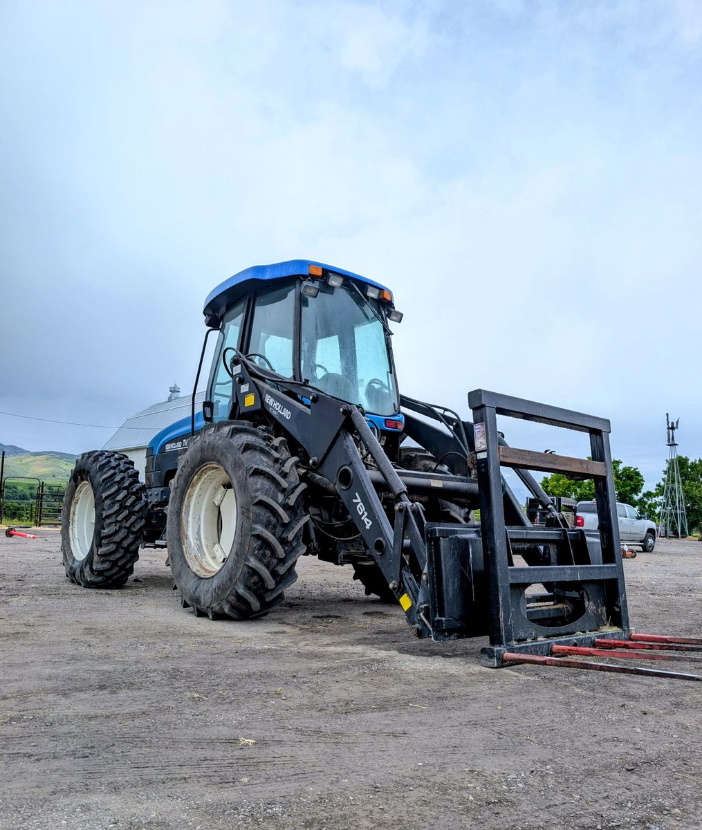New Holland TV140