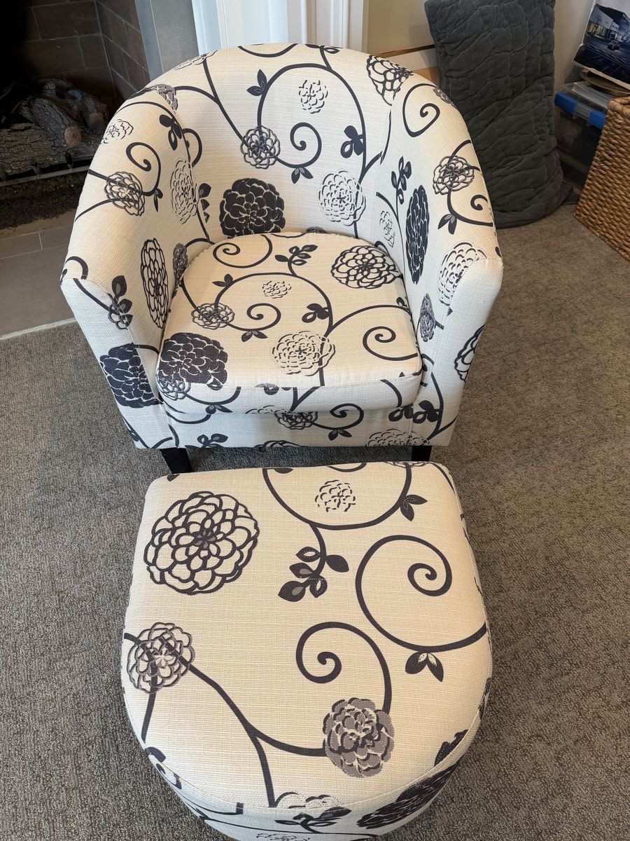 Free - small chair + ottoman