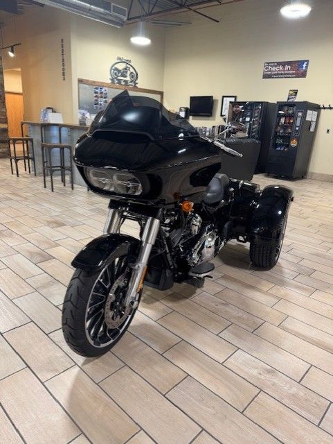 Harley-Davidson 2023 Road Glide 3