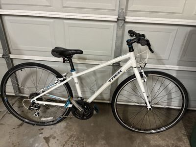 Trek 7.2 FX Hybrid Bike White Women's Specific Design Shimano Acera