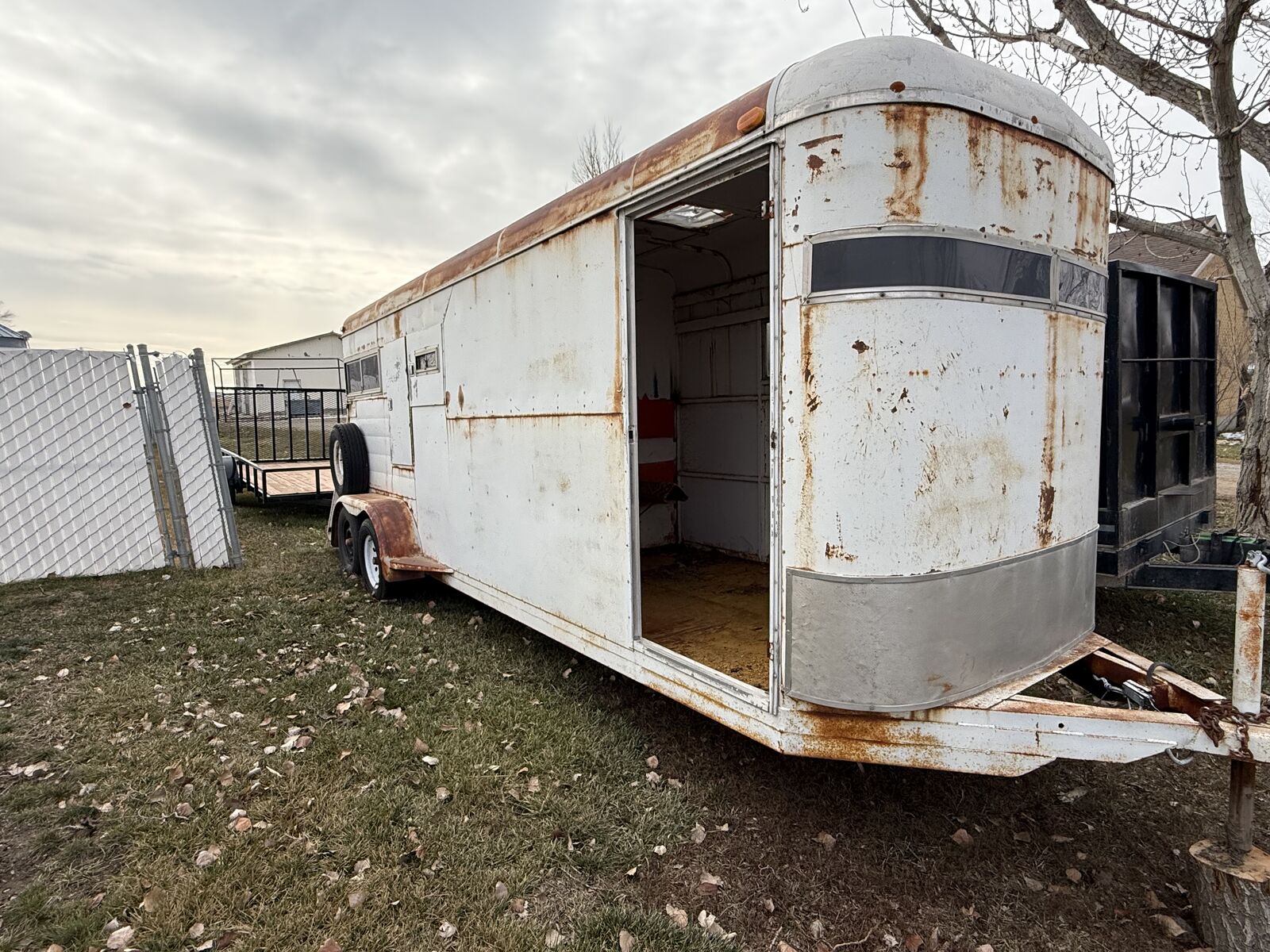 2 Horse Trailer With TacK Room