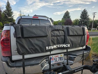 Raceface Tailgate Pad - Medium Size