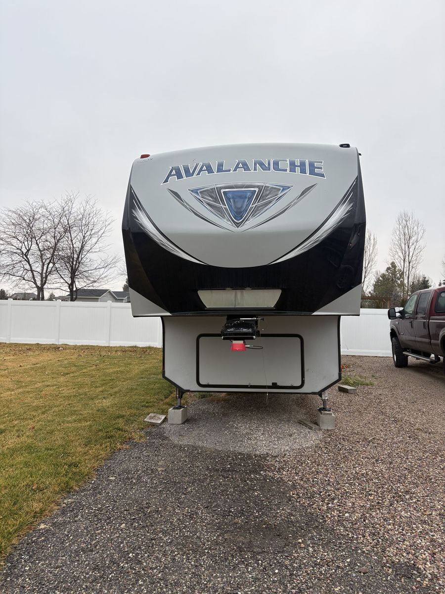 2018 Keystone Avalanche Fifth Wheel Trailer