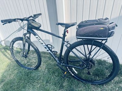 2 GIANT HYBRID MOUNTAIN BIKES