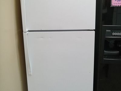 18 cf Top Freezer Refrigerator~90 Day Guarantee