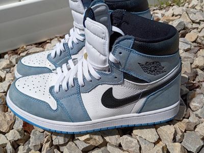 Air Jordan 1 Mid Size 12