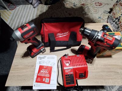 M18 Milwaukee lithium drill driver set