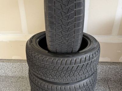 Bridgestone Blizzak DM-V2 (255/50/20)