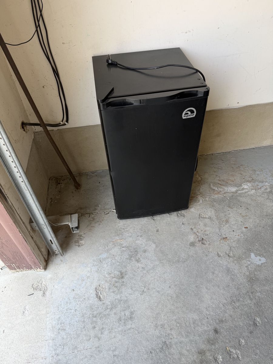 Mini fridge