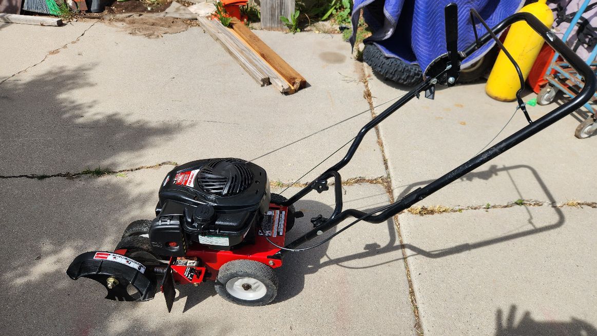 Troy bilt 9" edger 4-cycle just tuned up