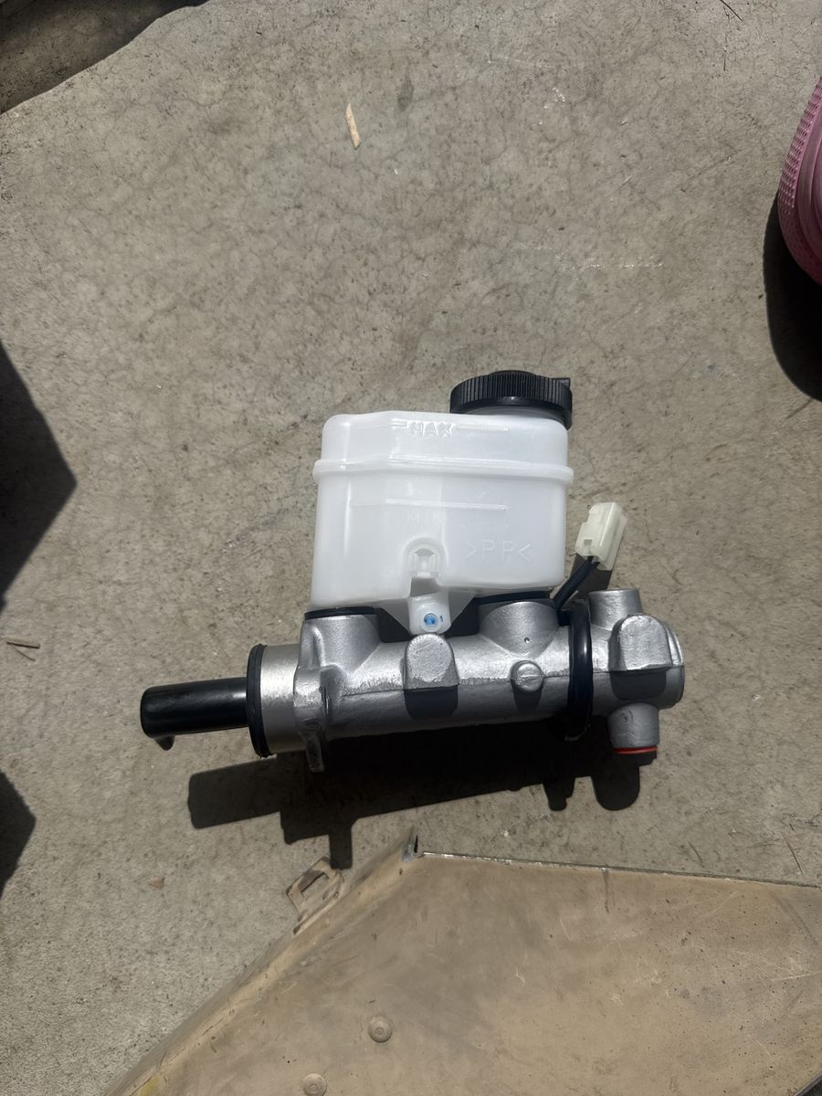 vehicle brake master cylinder assembly