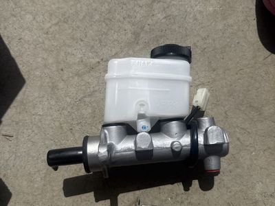 vehicle brake master cylinder assembly