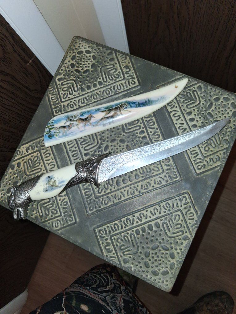 Decorative Wolf Theme Fixed Blade Knife with Scabbard & Wolf Head Pommel