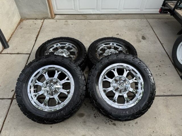 20’ Fuel Wheels And Newer LT305/55r20 Toyo Open Country A/T