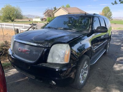2008 GMC Yukon Denali XL *part out*