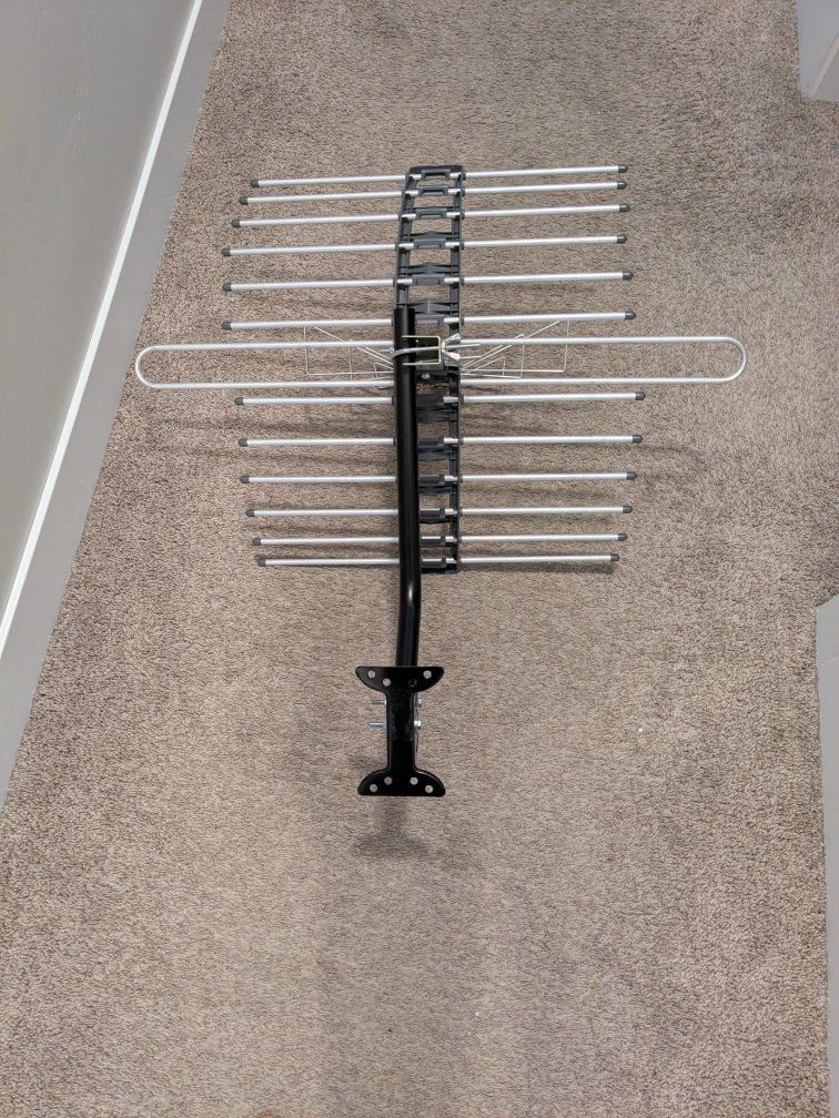 Outdoor TV Antenna - High-Gain Yagi Style for Digital HDTV Reception