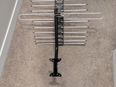 Outdoor TV Antenna - High-Gain Yagi Style for Digital HDTV Reception