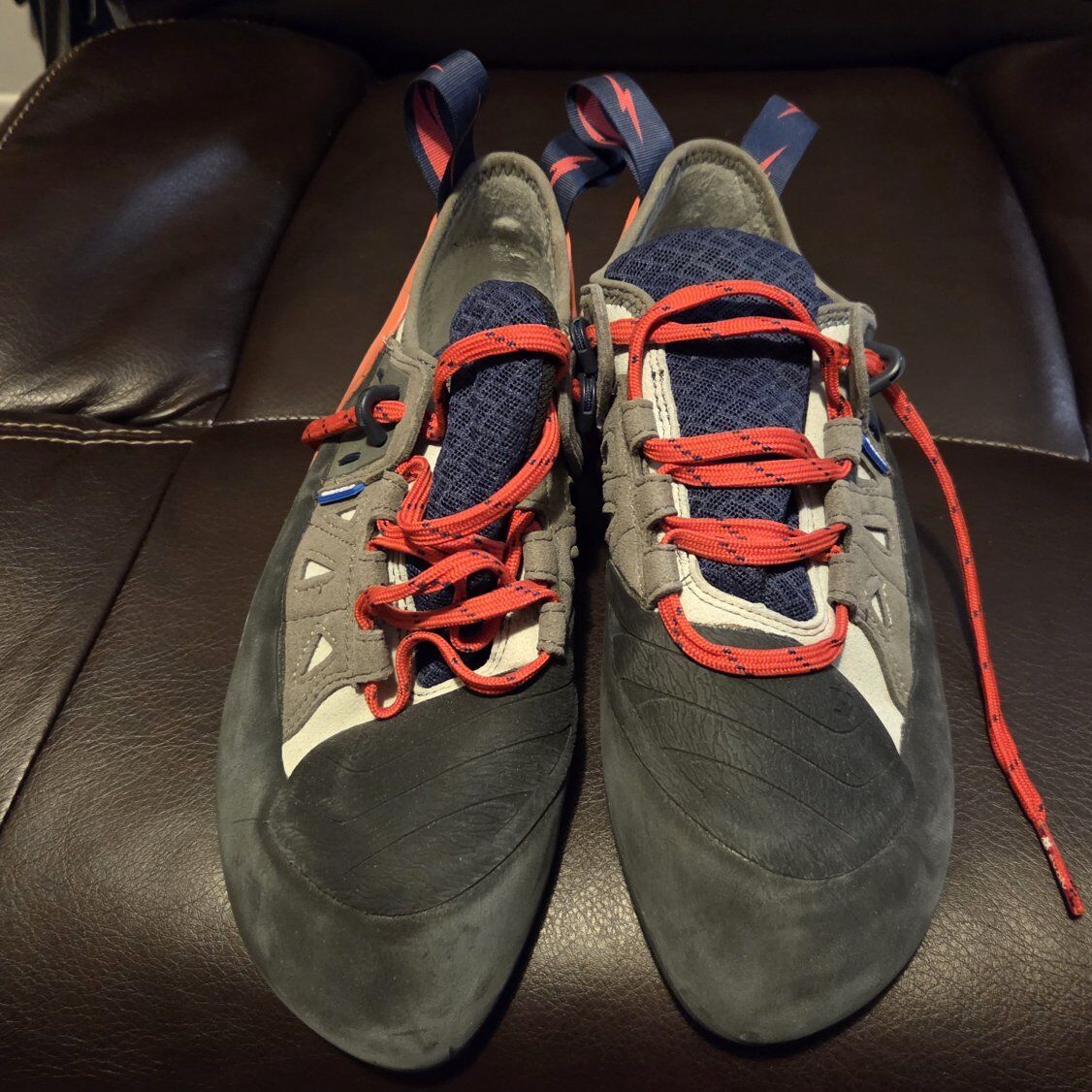 evolv oracle climbing shoe