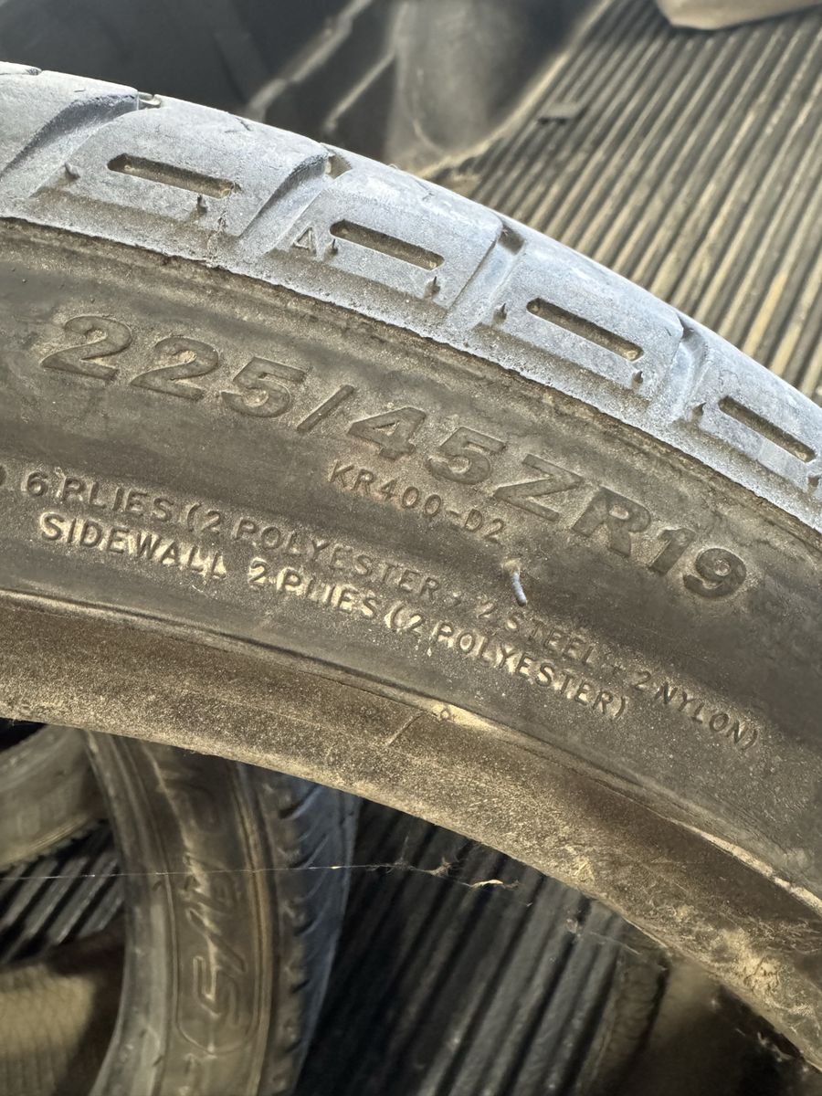 VEZDA UHP A/S 225/45ZR19 All-Season High-Performance Tire (Three Tires)