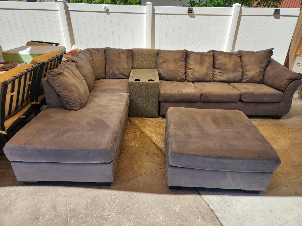 Sectional couch with ottoman – clean & comfy