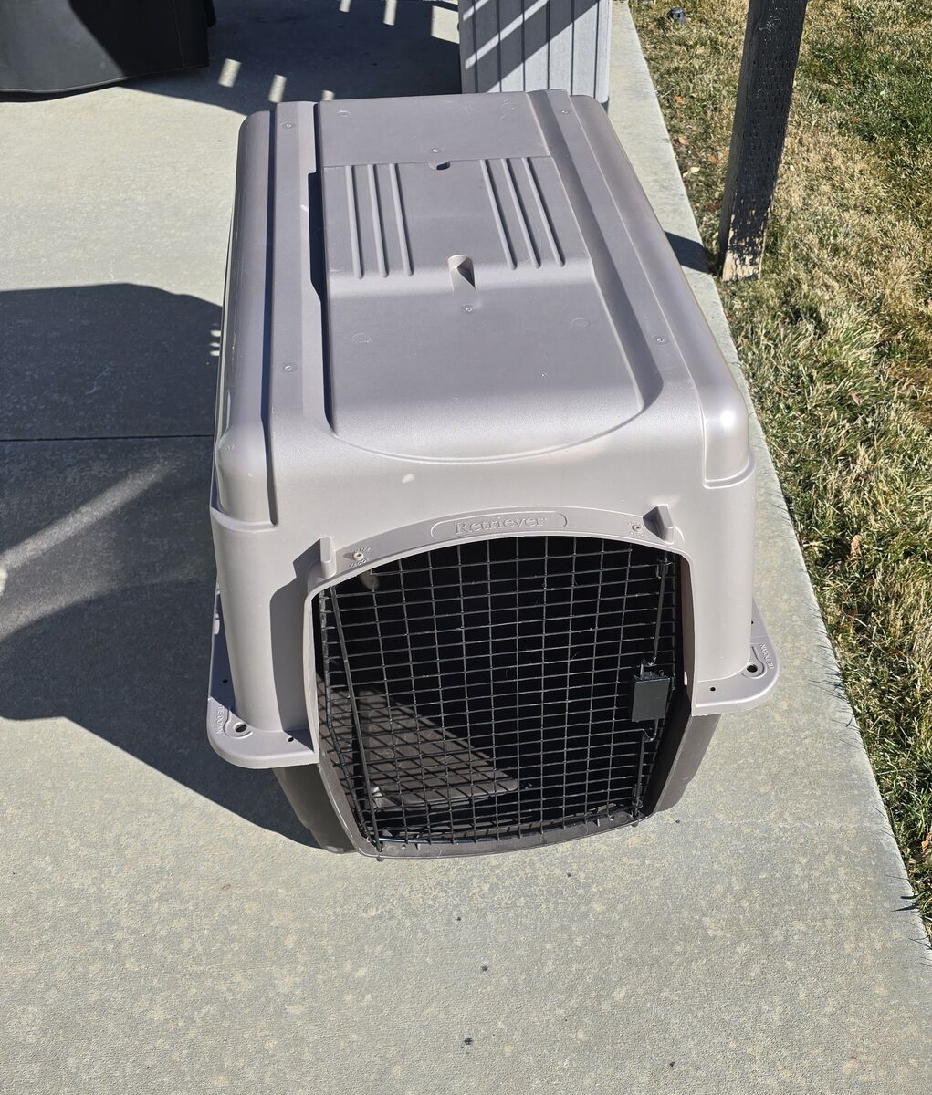 Retriever 1-Door Plastic Portable Pet Carrier 3 sizes