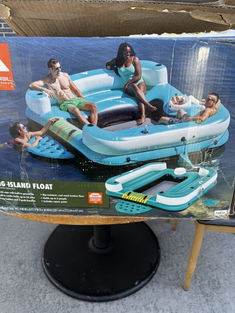 Lake 8 Person Float