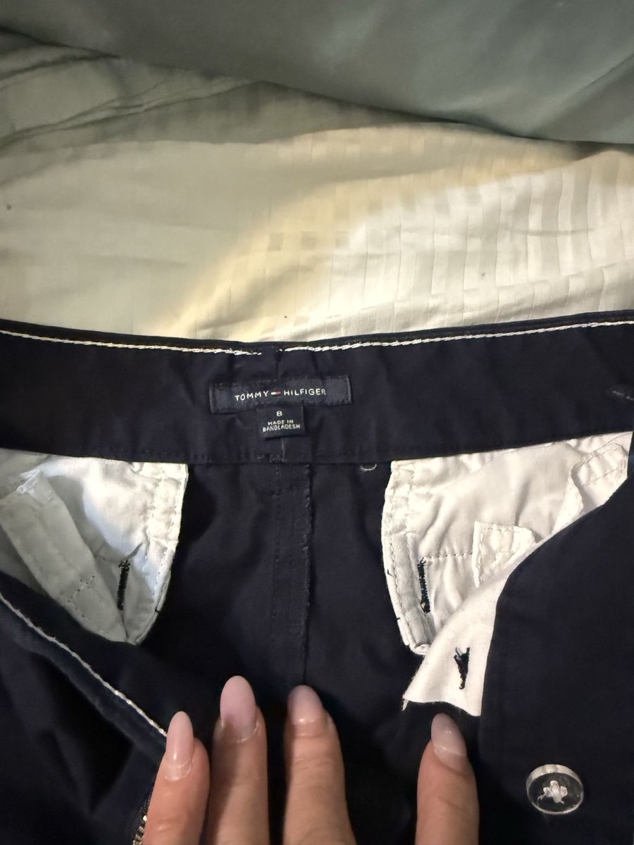 Tommy Hilfiger Women's Navy Blue Cotton Shorts Size 6 with Zipper Side Pocket